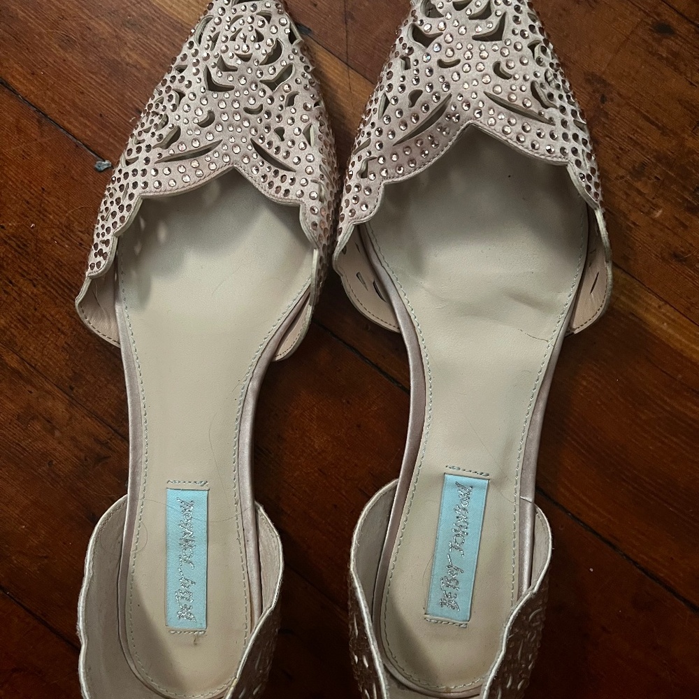 Betsey Johnson Women’s Rose Gold Flats Size 9.5